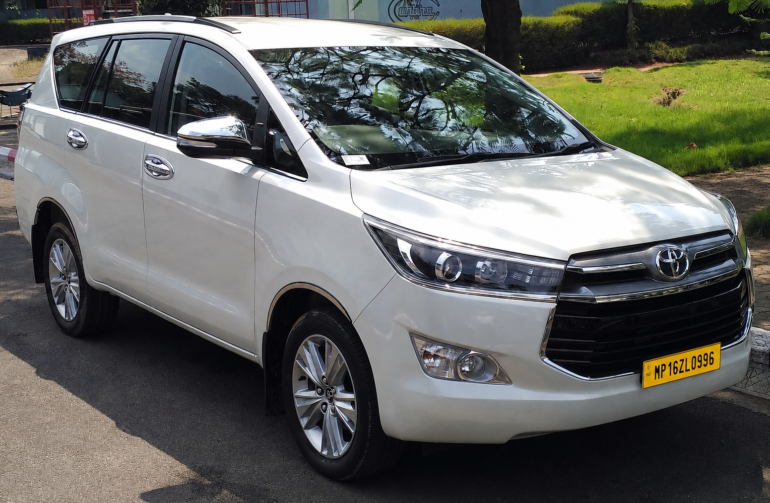 Toyota Innova / Crysta